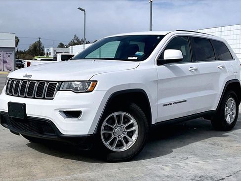 Certified 2018 Jeep Grand Cherokee Laredo image 2