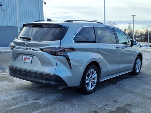 Certified 2025 Toyota Sienna XLE image 6