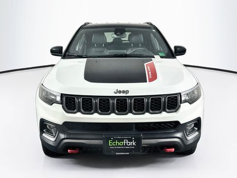 Used 2025 Jeep Compass Trailhawk AWD/4WD image 2