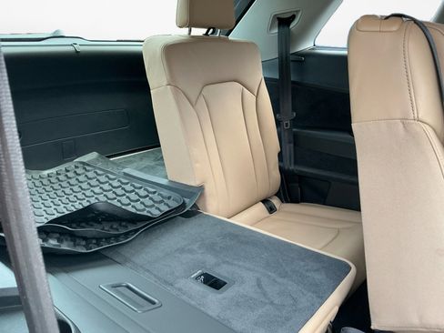 Used 2025 Audi Q7 3.0T Prestige w/ Prestige Package image 16