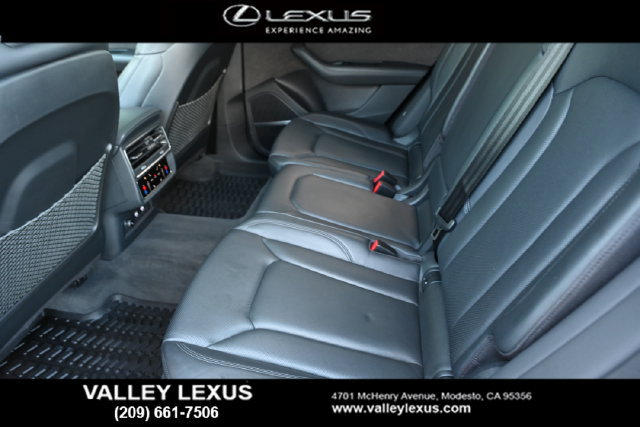 Used 2019 Audi Q8 Prestige w/ Luxury Package AWD/4WD image 16