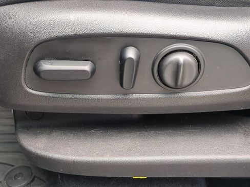 Used 2018 Chevrolet Equinox LT FWD image 24
