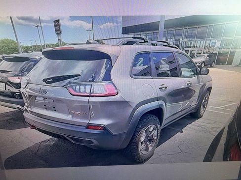 Used 2019 Jeep Cherokee Trailhawk w/ Cold Weather Group AWD/4WD image 2