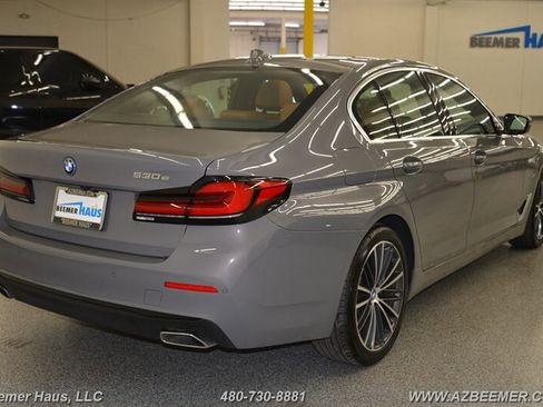 Used 2022 BMW 530e w/ Premium Package image 8