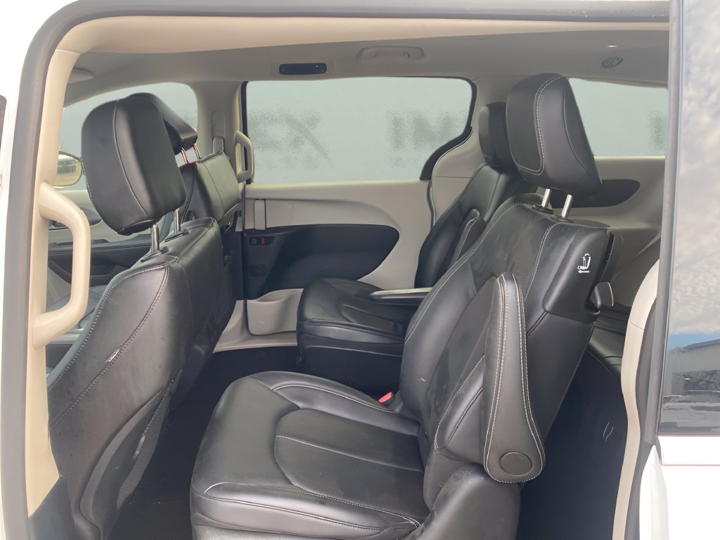 Used 2024 Chrysler Pacifica Limited FWD image 10