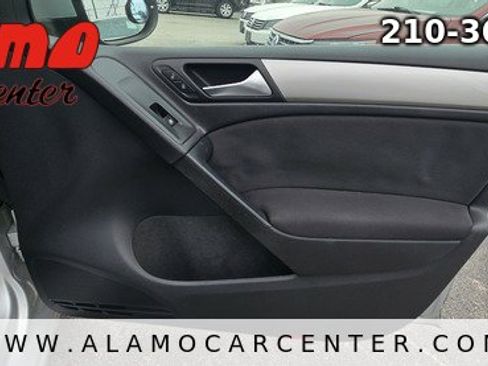 Used 2013 Volkswagen Golf 4-Door FWD image 17