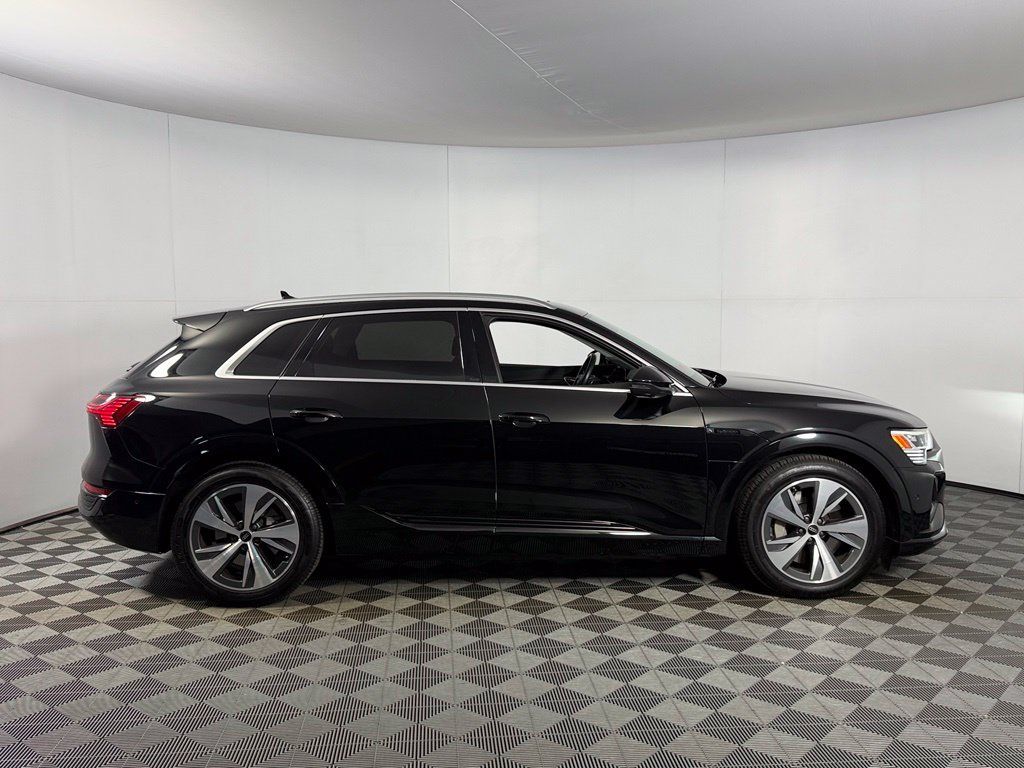 Used 2024 Audi Q8 e-tron Premium Plus w/ Premium Plus Package AWD/4WD image 7