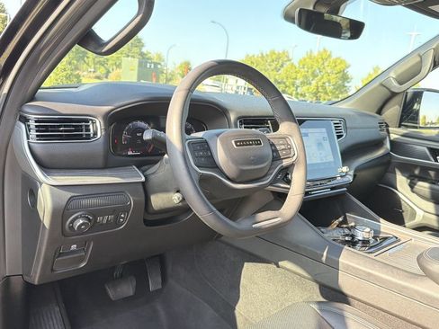 Used 2024 Jeep Wagoneer Series II w/ Flexible Seating Group RWD image 10