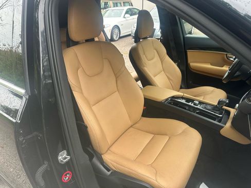 Used 2018 Volvo XC90 T6 Momentum w/ Convenience Package AWD/4WD image 17