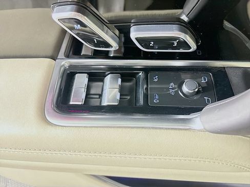 Used 2025 Land Rover Range Rover SE AWD/4WD image 20