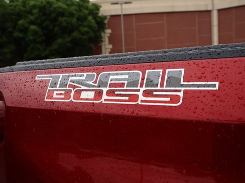 Used 2024 Chevrolet Silverado 1500 LT Trail Boss w/ Convenience Package II AWD/4WD image 26