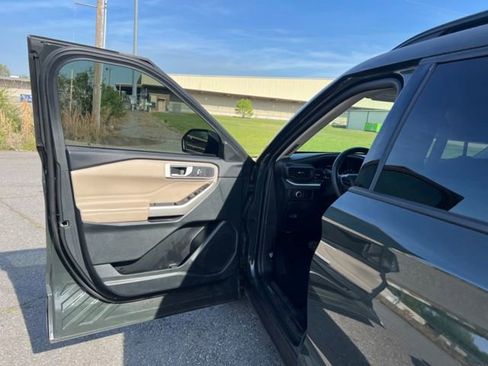 Used 2023 Ford Explorer XLT image 19