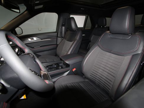 New 2026 Ford Explorer ST-Line w/ ST-Line Street Pack image 3