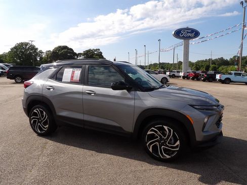 Used 2025 Chevrolet TrailBlazer RS w/ Driver Confidence Package FWD image 1
