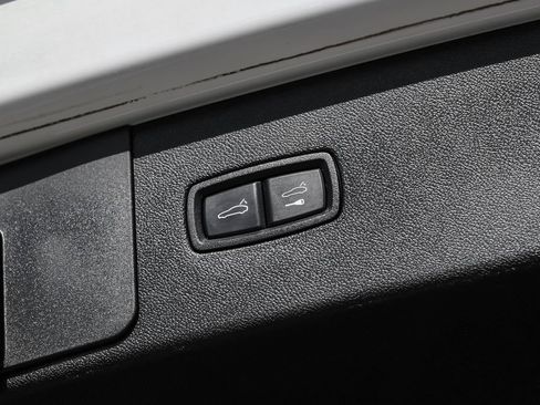 Used 2022 Porsche Cayenne AWD/4WD image 59