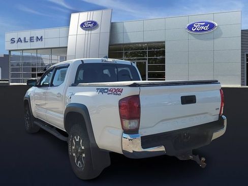 Used 2017 Toyota Tacoma TRD Off-Road w/ Tow Package (A/T) AWD/4WD image 4