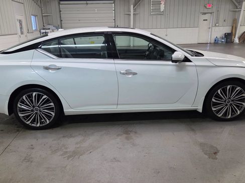 Used 2023 Nissan Altima 2.5 SL FWD image 9