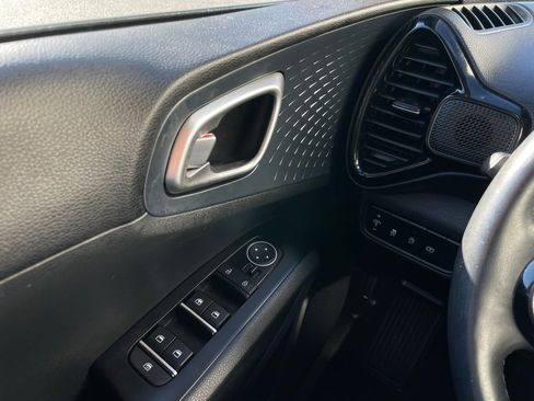 Used 2023 Kia Soul EX image 24