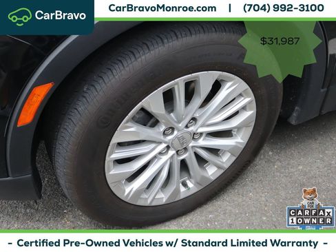 Used 2024 Cadillac XT4 Luxury w/ Cold Weather Package FWD image 10