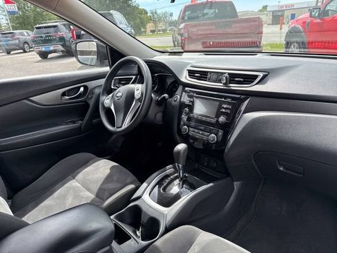 Used 2016 Nissan Rogue SV FWD image 14