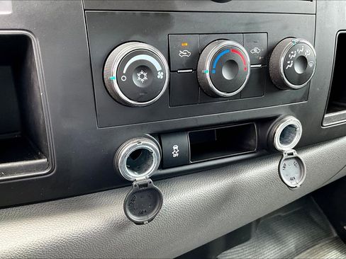 Used 2013 Chevrolet Silverado 2500 W/T AWD/4WD image 12