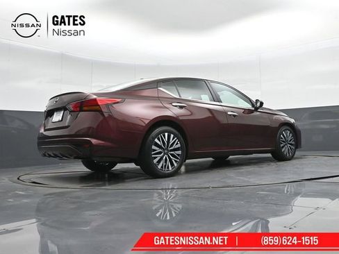 Used 2025 Nissan Altima 2.5 SV image 34