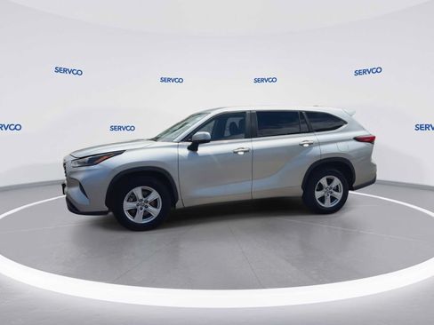 Used 2023 Toyota Highlander L FWD image 4