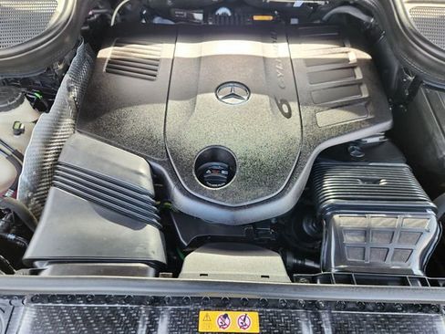 Used 2025 Mercedes-Benz GLS 450 4MATIC image 32