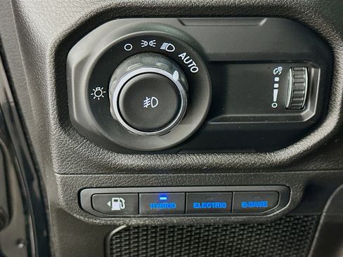 Used 2025 Jeep Wrangler Willys image 17