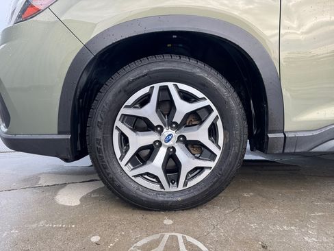 Used 2019 Subaru Forester Premium w/ All-Weather Package AWD/4WD image 31