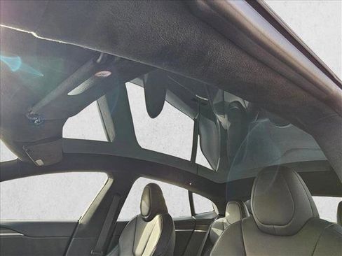 Used 2022 Tesla Model S image 11