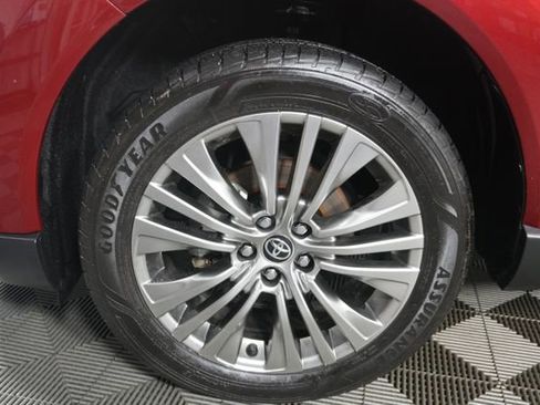 Used 2021 Toyota Venza Limited w/ Carpet Mat Package (TMS) AWD/4WD image 8