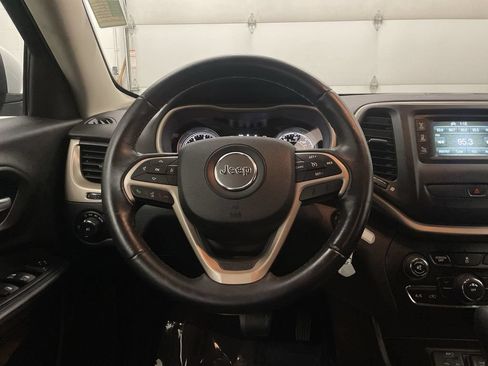 Used 2016 Jeep Cherokee Latitude FWD image 5