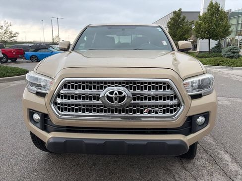 Used 2017 Toyota Tacoma TRD Off-Road w/ Tow Package (A/T) AWD/4WD image 2