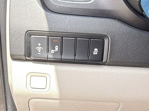 Used 2020 Kia Sedona EX FWD image 38