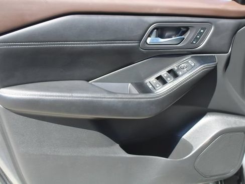 Used 2022 Nissan Rogue SL FWD image 12