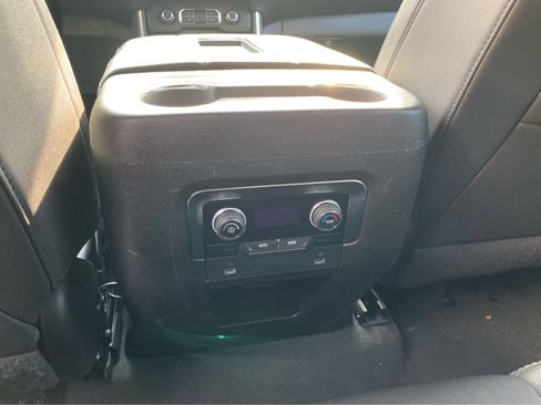 Used 2022 Chevrolet Suburban LT image 26