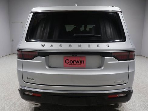 Used 2023 Jeep Wagoneer Series II image 3