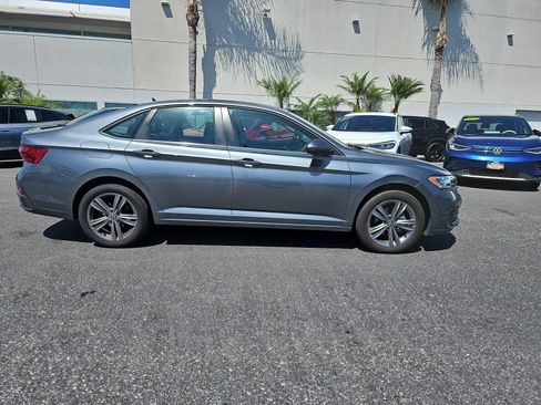 Used 2022 Volkswagen Jetta SE FWD image 4