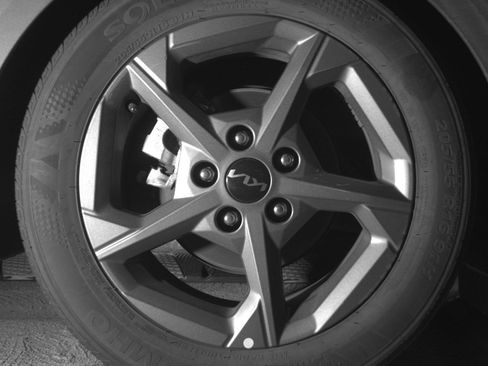 Used 2025 Kia K4 LXS image 15