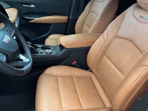 New 2025 Cadillac XT4 Sport w/ LPO, Bronce Accent Package image 9