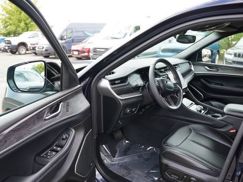 Certified 2024 Jeep Grand Cherokee L Limited w/ Black Appearance Package AWD/4WD image 13