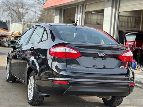 Used 2015 Ford Fiesta SE image 8
