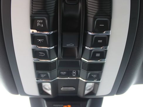 Used 2018 Porsche Macan GTS AWD/4WD image 20