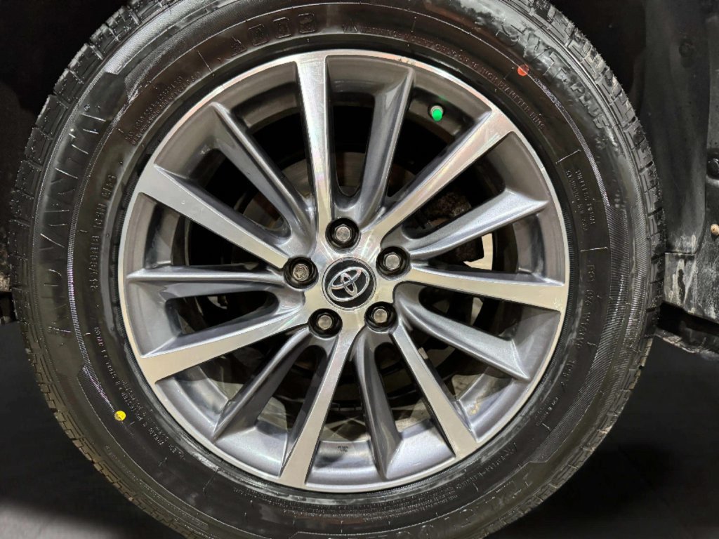 Used 2019 Toyota Highlander XLE AWD/4WD image 36