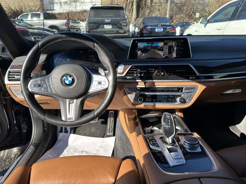 Used 2020 BMW 750i xDrive w/ M Sport Package image 18