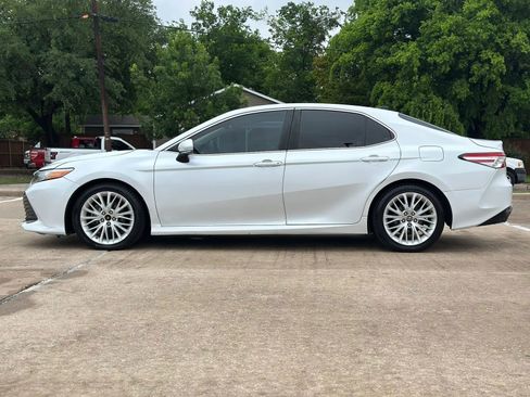 Used 2018 Toyota Camry XLE FWD image 8