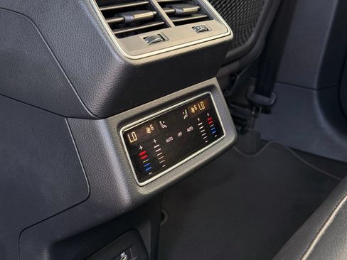 Used 2022 Audi e-tron Premium w/ Towing Package AWD/4WD image 25