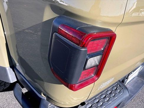 Certified 2025 Jeep Gladiator Rubicon w/ Convenience Group image 33