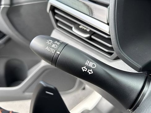 New 2025 Nissan Altima 2.5 SR w/ SR Premium Package FWD image 37